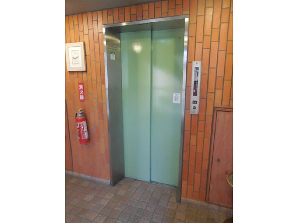 東和西駅前マンションの物件外観写真